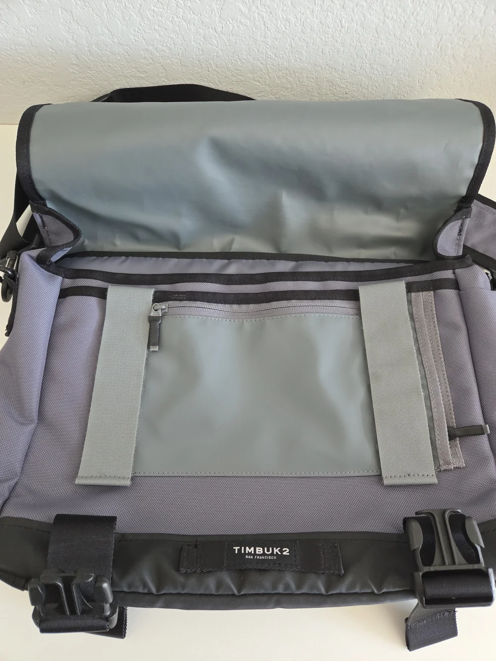 Timbuk2 Commute Laptop Messenger Bag 2.0 Gray/Black Size Medium Fit Laptop 15